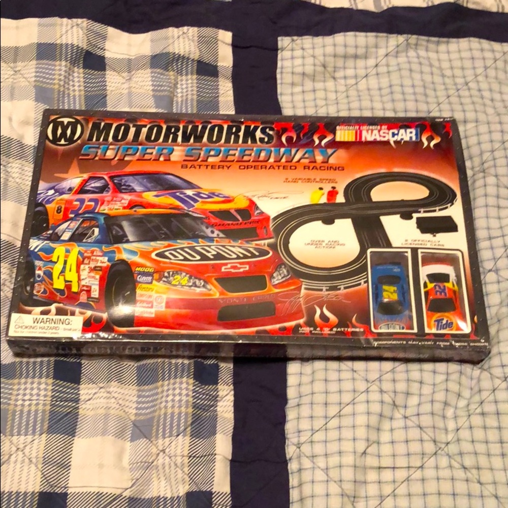MotorWorks Super Speedway Battery Operated Racing